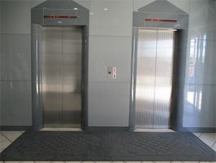 エレベーター２基